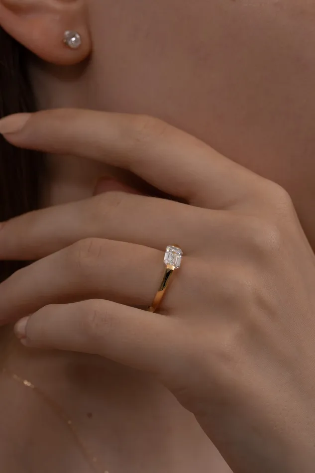 Facet 1ct Emerald Ring PRMAL Rings Facet 1ct Emerald Ring PRMAL Rings
