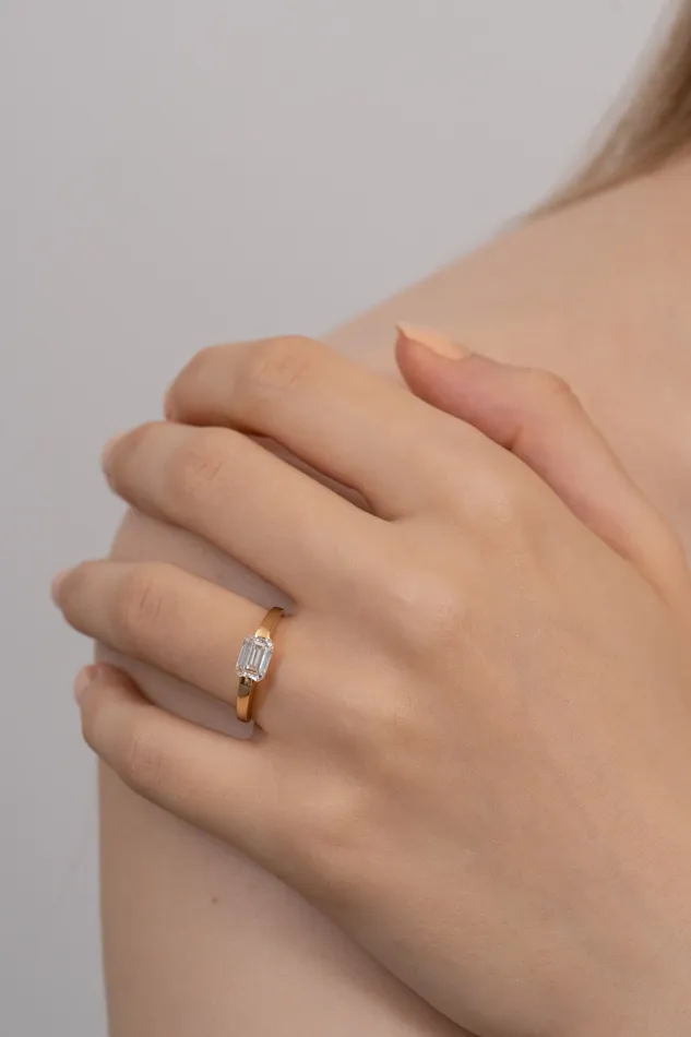 Facet 1ct Emerald Ring PRMAL Rings Facet 1ct Emerald Ring PRMAL Rings