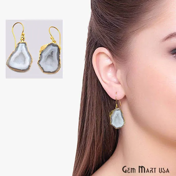 GemMartUSA Earrings White Geode Druzy Organic Shape 28x19mm Gold Electroplated Gemstone Dangle Hook Earring GemMartUSA Earrings White Geode Druzy Organic Shape 28x19mm Gold Electroplated Gemstone Dangle Hook Earring